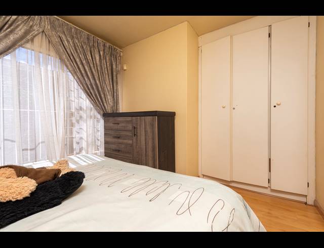 3 BEDROOM FREEHOLD FOR SALE IN SUIDEROORD